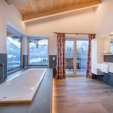 In Neukirchen By Lift & Sauna, Cleaning Included * Neukirchen am Großvenediger