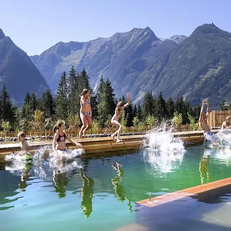 In Neukirchen By Lift & Sauna, Cleaning Included *